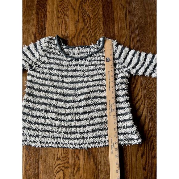 Free People Downy Pullover Shag Sweater Womens S Gray Cream Striped Bell Sleeve - Picture 3 of 6